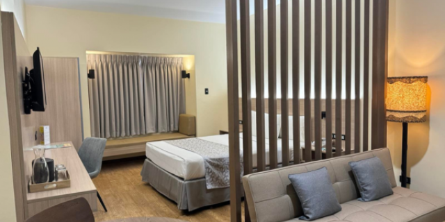 1 Queen Bed Suite, Non-Smoking