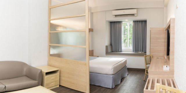 1 Queen Bed Suite, Non-Smoking